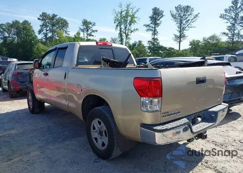 2010 Toyota Tundra Grade 5.7L V8 z USA, uszkodzony, nr VIN 5TFUY5F14AX137913